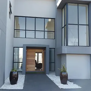 https://lnd-guest-house.hotels-capetown.com